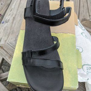 Brand new Naot Content black sandals